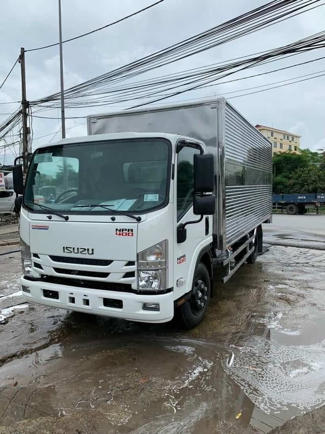 Isuzu NPR Truck 2017 thumbnail 1